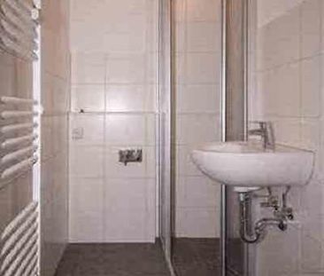 Modernisierte 2-Zimmer-EG-Wohnung mit Terrasse in Wiesbaden - Photo 2