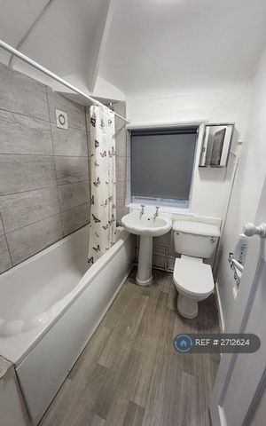 2 bedroom semi-detached house to rent - Photo 2