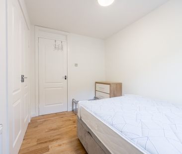 Clarence Gardens - Photo 4