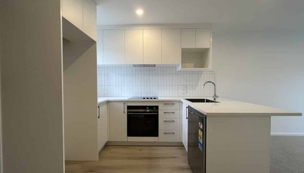 Near new townhouse! - Photo 1