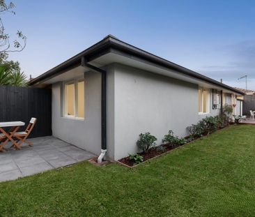 MODERN VILLA WITH BAYSIDE LIFESTYLE - Photo 3