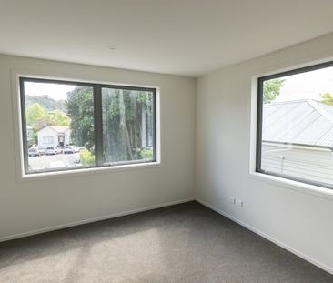 Brand-New Studio Complex - Only meters from the University! - Photo 3