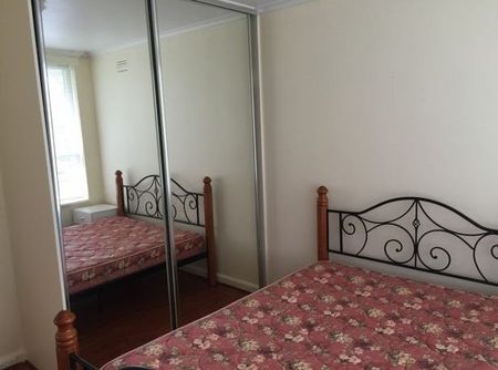 Cozy Furnished 1-Bedroom Apartment in North Melbourne - Photo 3