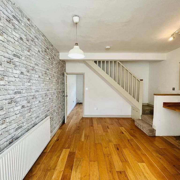 2 bedroom terraced house to rent - Photo 1