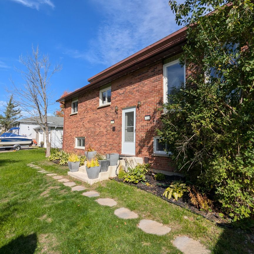 For Lease - 3239 Cove Avenue, Innisfil, Ontario - Photo 1