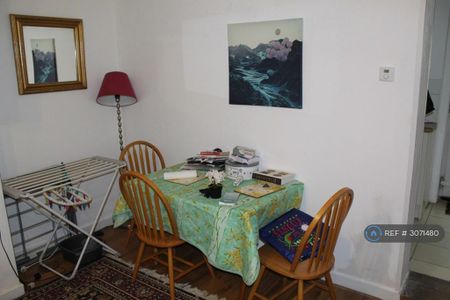 3 bedroom terraced house to rent - Photo 4