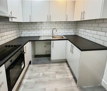 2 bedroom Flat To Let - Photo 3