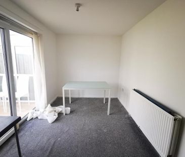 2 bedroom semi-detached house to rent - Photo 3