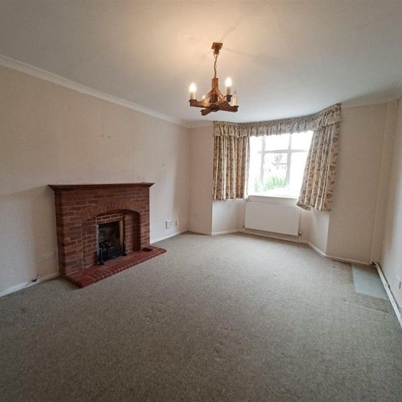 4 BED Detached house To rent - Photo 1