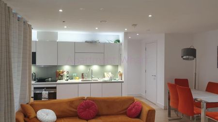 1 bedroom in a flat share to rent - Photo 2