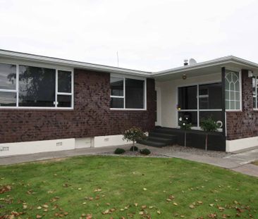 Tidy Three Bedroom Home - Photo 2