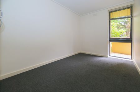 Conveniently Located Two Bedroom Apartment - Photo 3