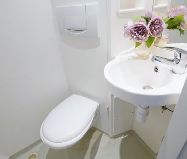 1 bedroom in a flat share to rent - Photo 3