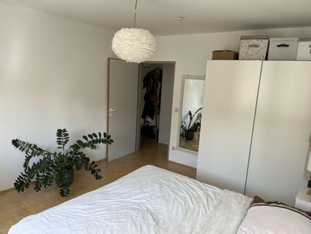 Entzückende 2-Zimmer-Wohnung mit Balkon und Tiefgaragenplatz - Foto 3