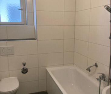 Sehr großzügige Zweizimmerwohnung im dritten Obergeschoss ohne Aufzug! - Photo 2