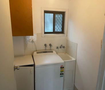 FULLY FURNISHED ONE BEDROOM GRANNY FLAT - Photo 1