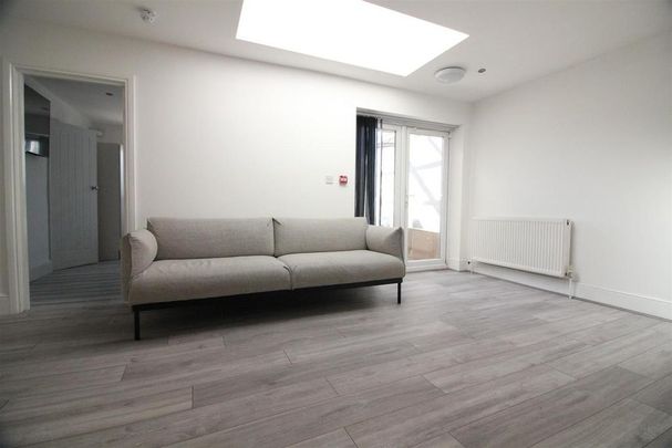 10 bedroom house share to rent - Photo 1