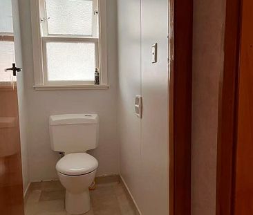 Cosy house with large carpark - Photo 6