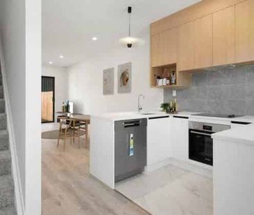 First Week Rent Free – 4-bedroom townhouse in ... - Photo 3