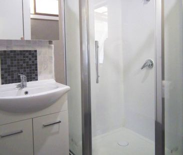 Ideally Located Family Home in East Bendigo - Photo 4