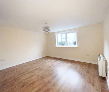 2 bedroom ground floor flat to rent - Photo 2