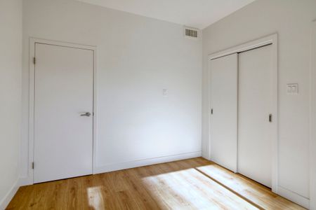 3555 Cote-des-Neiges Road - Photo 3