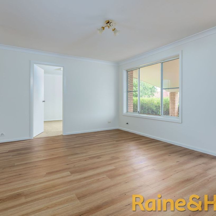 Convenient East Location - Photo 1