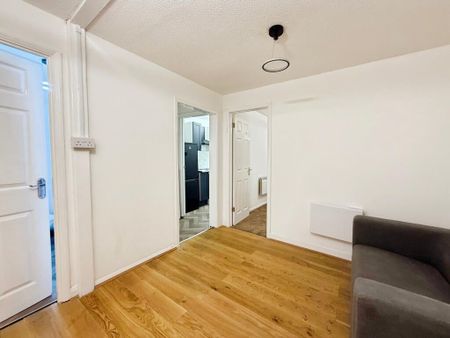 3 Bed Flat, Bakers Hill, E5 - Photo 2
