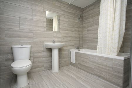 High Street, - Photo 4