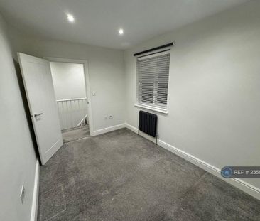 3 bedroom end of terrace house to rent - Photo 4