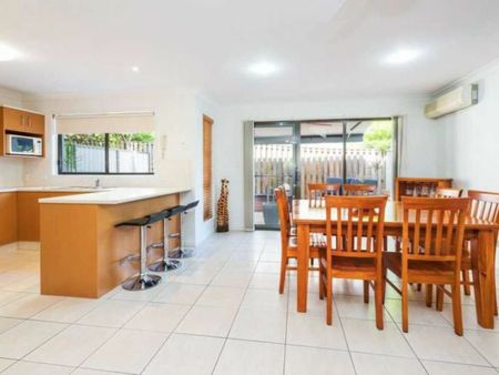 20/2 North Shore Avenue, Varsity Lakes QLD 4227 - House For Rent | Domain - Photo 3