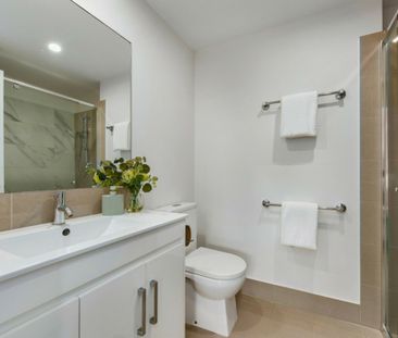 MODERN 2 BEDROOM 2 BATHROOM FIRST FLOOR APARTMENT - Photo 3