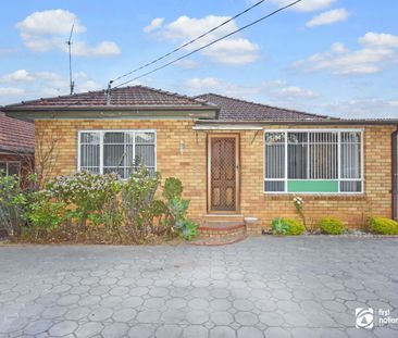 GREAT LOCATION! 3 BEDROOM BRICK HOME - Photo 5