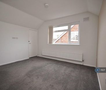 4 bedroom semi-detached house to rent - Photo 3