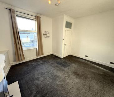 2 bedroom end of terrace house to rent - Photo 1