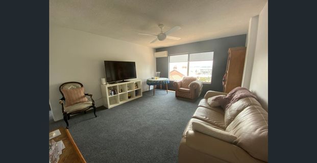 Modern contemporary, Immaculate and oh the views! - Photo 1