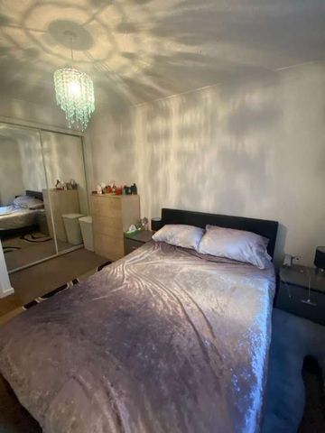 The House Martins, Cage Lane, Felixstowe, IP11 - Photo 5