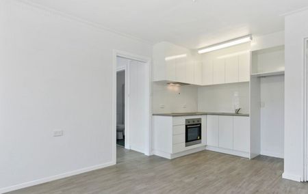 Top floor unit – Great location - Photo 3