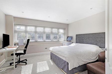 6 bedroom detached house to rent - Photo 2
