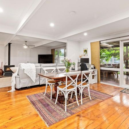 Walking distance to shops, cafes and public transport - Photo 2