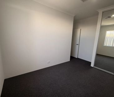 Stunning Brand-New Family Home in Sought-After Madora Bay - Photo 3