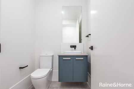 Beautifully Presented 4 Bedroom Family Home - Photo 2