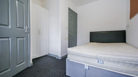 8 bedroom terraced house to rent - Photo 3
