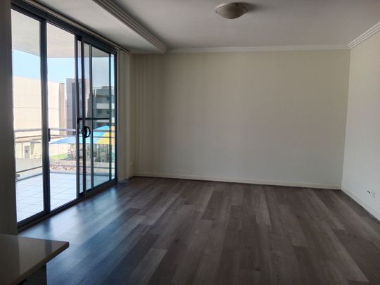 LUXURY AND MODERN LIVING ! - Photo 1