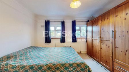 4 bedroom semi-detached house to rent - Photo 4