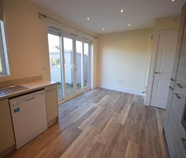 3 bedroom semi-detached house to rent - Photo 5