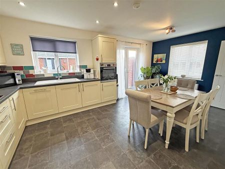 3 bedroom detached house to rent - Photo 5