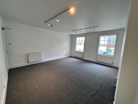 3 bedroom flat to rent - Photo 4