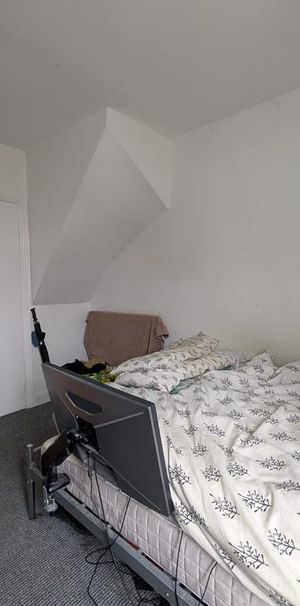1 bedroom in a house share to rent - Photo 1