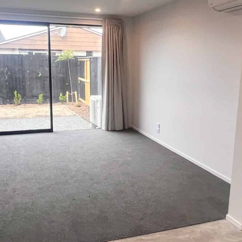 Immaculate townhouse in a quiet Avonside street with allocated carpark! - Photo 1